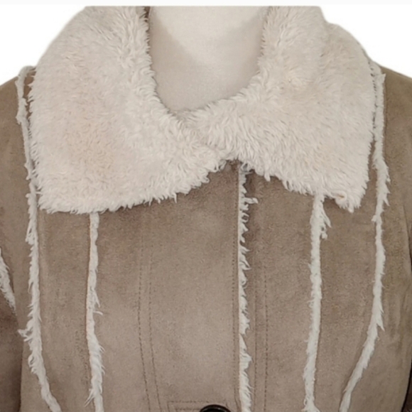 Big Chill Jacket Tan Faux Fur Shearling Raw Trim Button Front Pockets - Picture 4 of 13